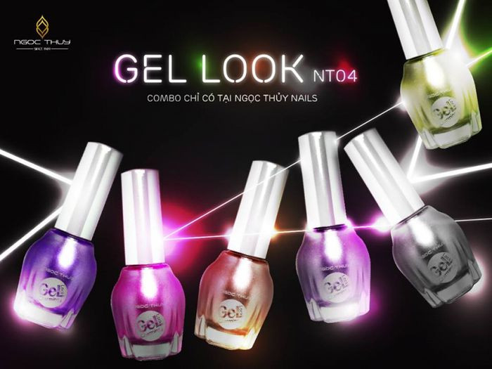 hình ảnh của phụ kiện nail Sài Thành tại Ngọc Thủy Nails với nhiều loại sơn và dụng cụ
