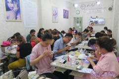 Hình ảnh lớp học design nail cao cấp, nơi ươm mầm tài năng nghề nail.