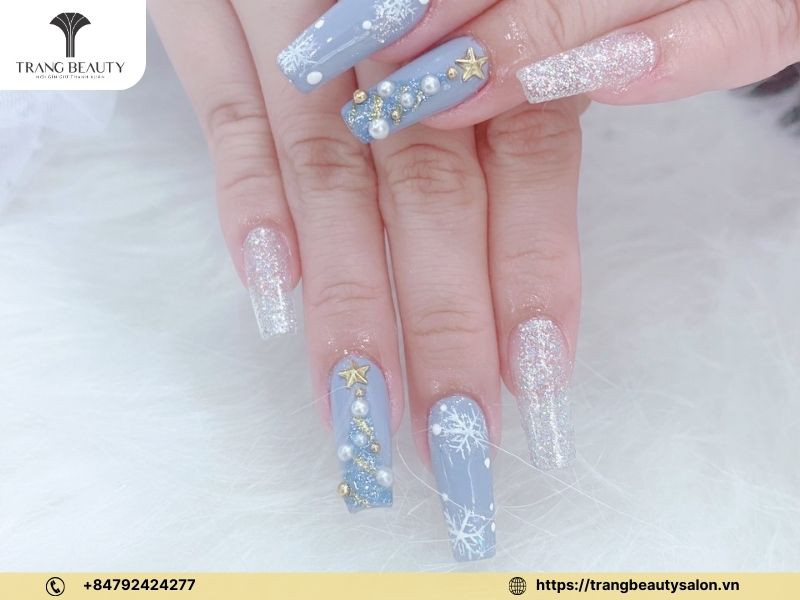 Khám Phá Các Mẫu Vẽ Hoa Móng Tay Đẹp Tuyệt Mỹ Cho Phái Nữ Hoa pastel nổi bật trên móng tay vẽ tinh tế