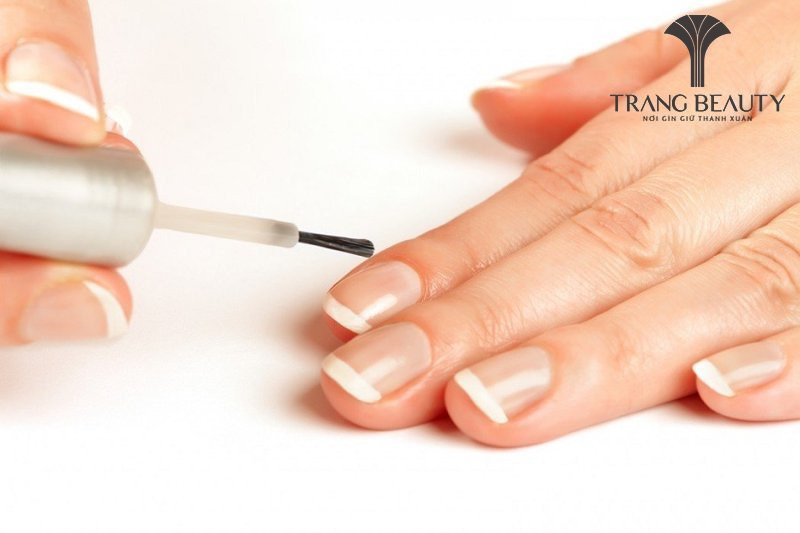 Hướng dẫn tự sơn đầu móng tay đẹp tại nhà