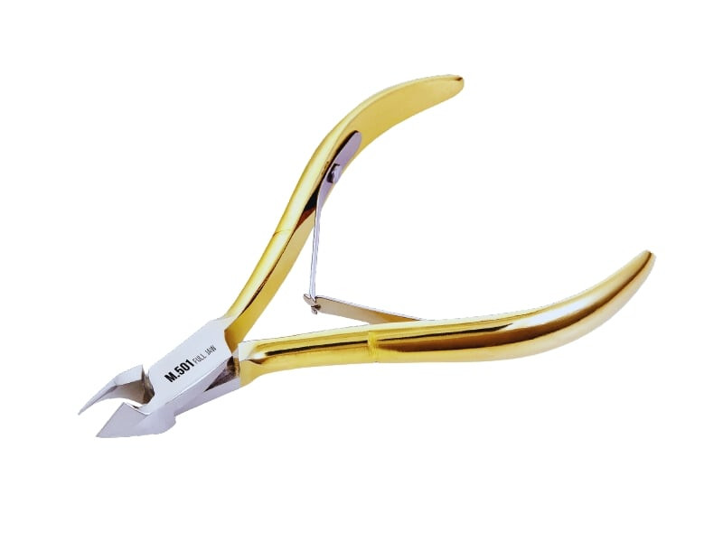 Kềm cắt da và kềm cắt móng chuẩn bị cho làm móng