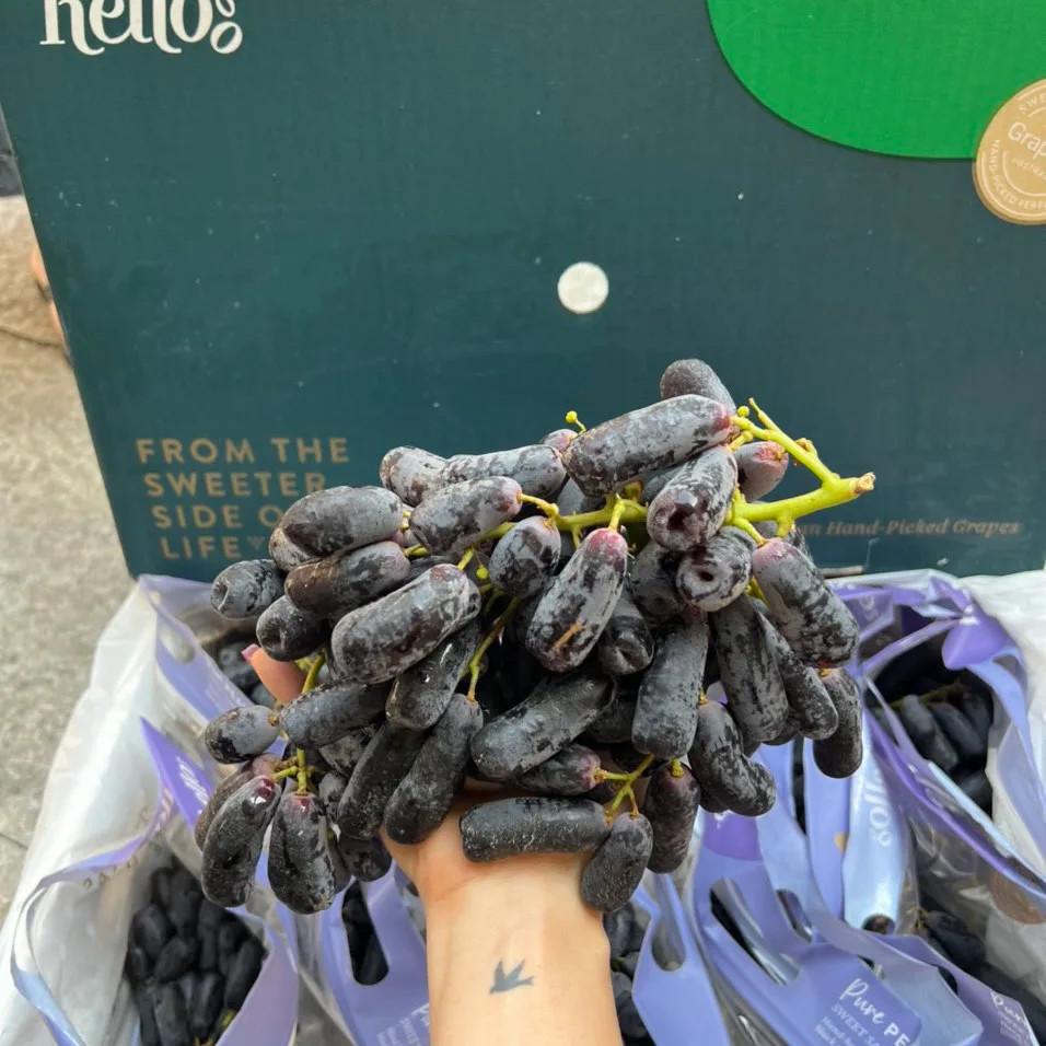 Khám phá hương vị độc đáo của **nho móng tay Úc** Không nên rửa nho khi chưa dùng ngay