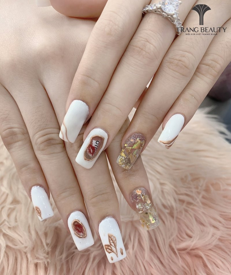 Kiểu móng tay Hàn Quốc dáng ballet màu hồng phấn nhạt, mang đến vẻ đẹp nhẹ nhàng và cổ điển.