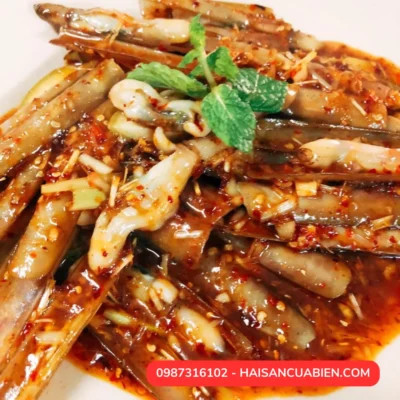 Kiểu móng tay vỏ sò với ánh vàng tự nhiên