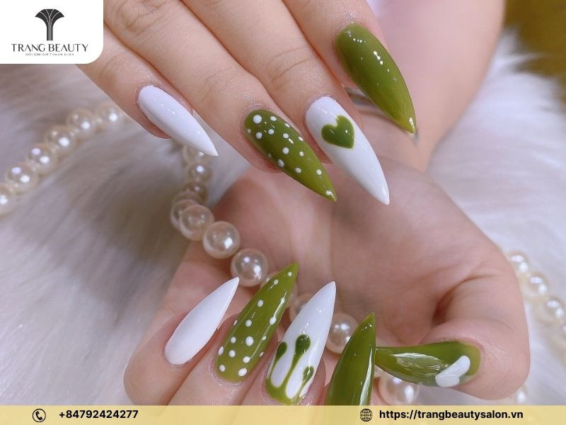 Kiểu sơn gel móng tay đẹp màu xanh rêu sang trọng