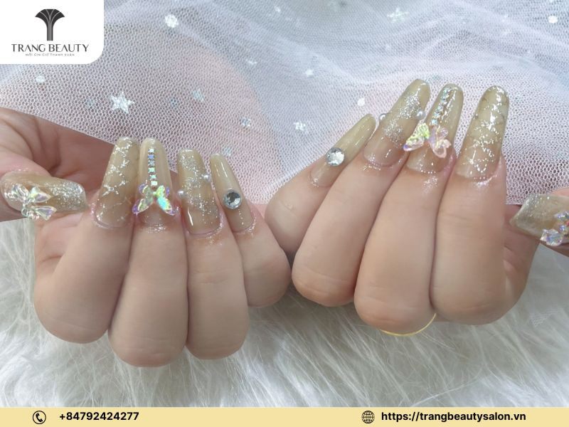 Kim tuyến giúp tạo điểm nhấn cho bộ nail, ý tưởng cho người mới học