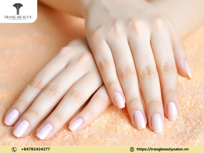 Làm mịn bề mặt móng tay xà cừ