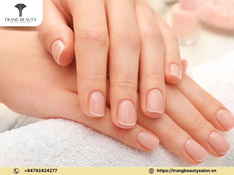 Làm sạch vùng da quanh móng cho người mới học sơn nail