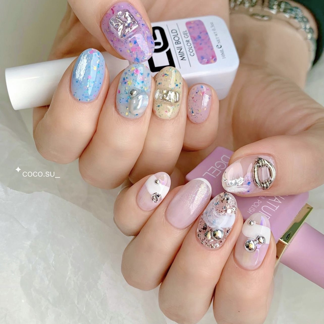 Mẫu đắp bột móng tay đơn giản với họa tiết hoạt hình dễ thương