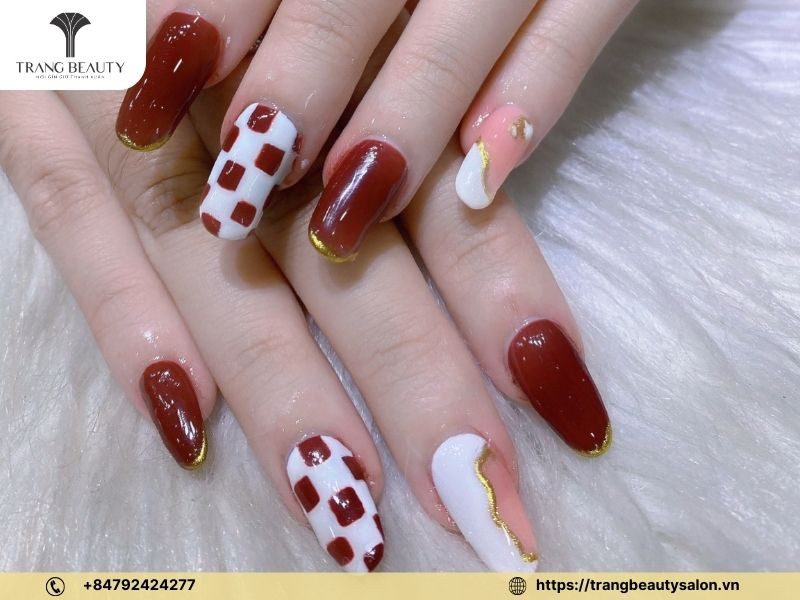 Màu gel móng tay nâu đỏ ấm áp