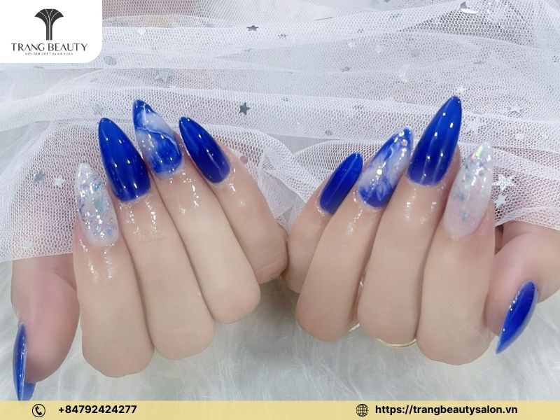 Màu gel móng tay xanh dương sành điệu