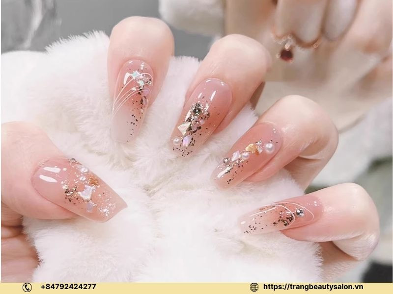 Mẫu móng chân ẩn xà cừ hồng đính kim tuyến lấp lánh
