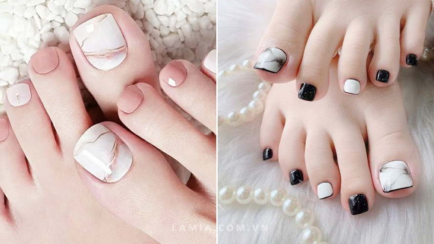Mẫu móng chân đẹp màu vân đá độc đáo, thể hiện sự sáng tạo và phá cách.