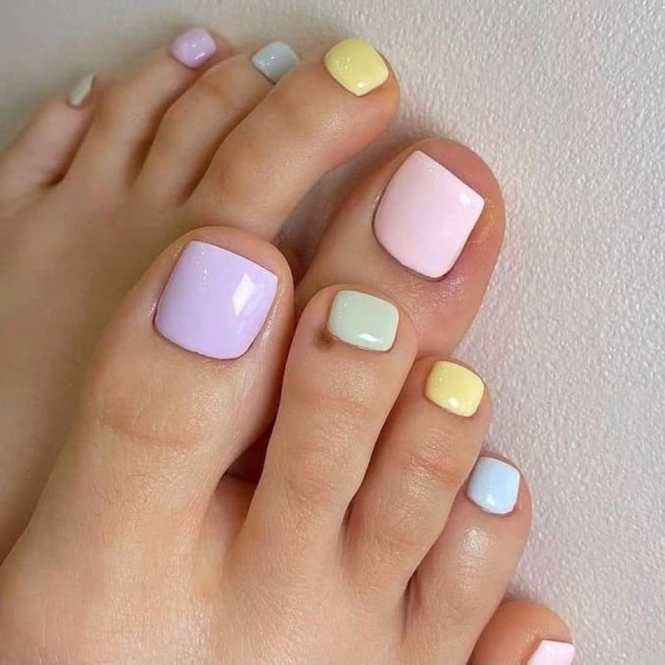 Mẫu móng chân đẹp sáng da màu nude pastel mang lại cảm giác tươi mới