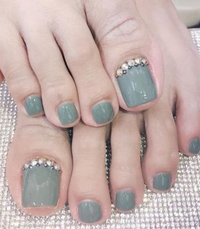 Mẫu móng chân đi biển đẹp với gam màu xanh tươi mát