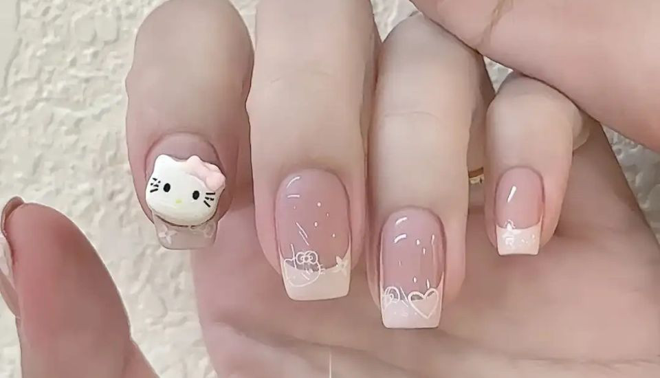 Mẫu móng chân Hello Kitty hồng pastel dịu dàng