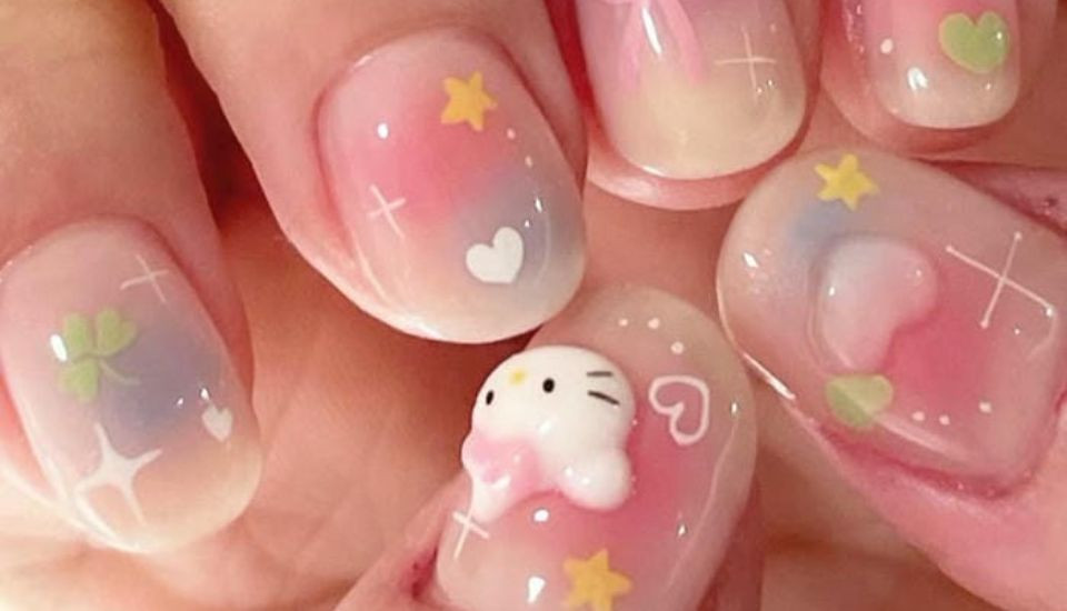 Mẫu móng chân Hello Kitty phối nền ombre