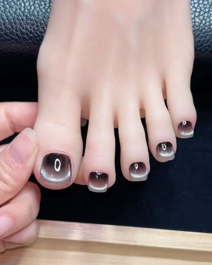 Mẫu móng chân mắt mèo ánh xám hiện đại, thanh lịch