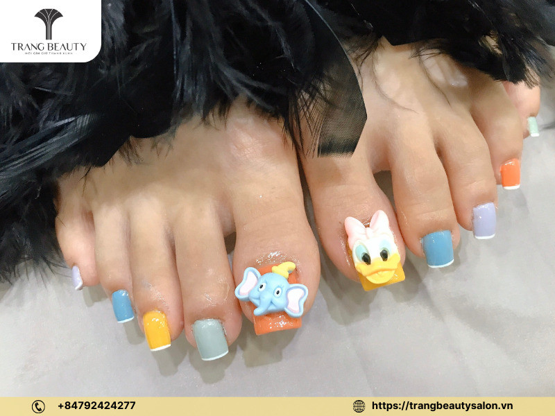 Mẫu móng chân vuông đẹp họa tiết trái tim dễ thương