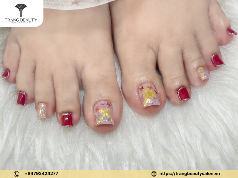 Mẫu móng chân vuông đẹp màu đỏ quyến rũ