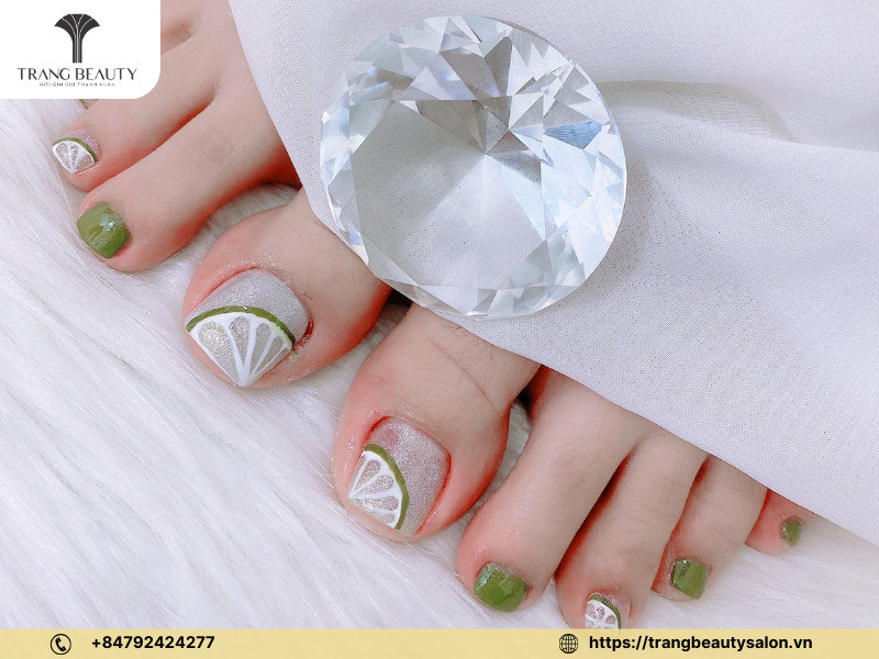 Mẫu móng chân vuông đẹp màu xanh ngọc bích sang chảnh
