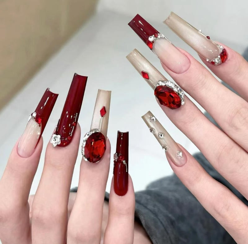 Mẫu móng tay chơi Tết dáng dài màu đỏ ruby