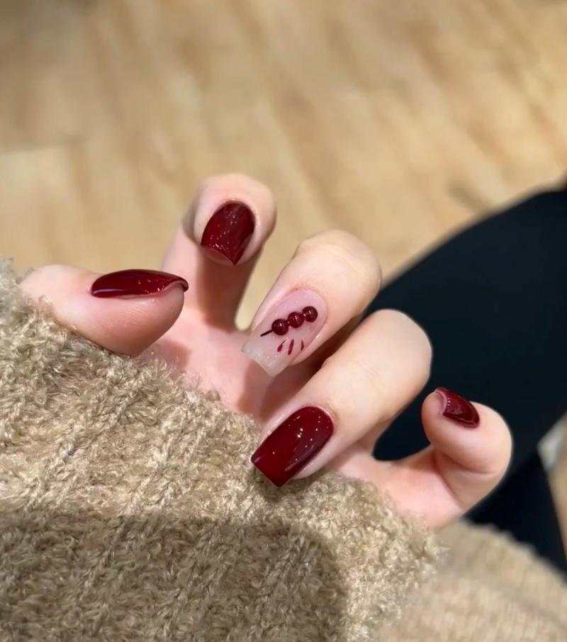 Mẫu móng tay chơi Tết dáng ngắn màu đỏ trầm