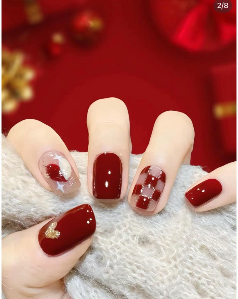 Mẫu móng tay chơi Tết đỏ nhũ lấp lánh
