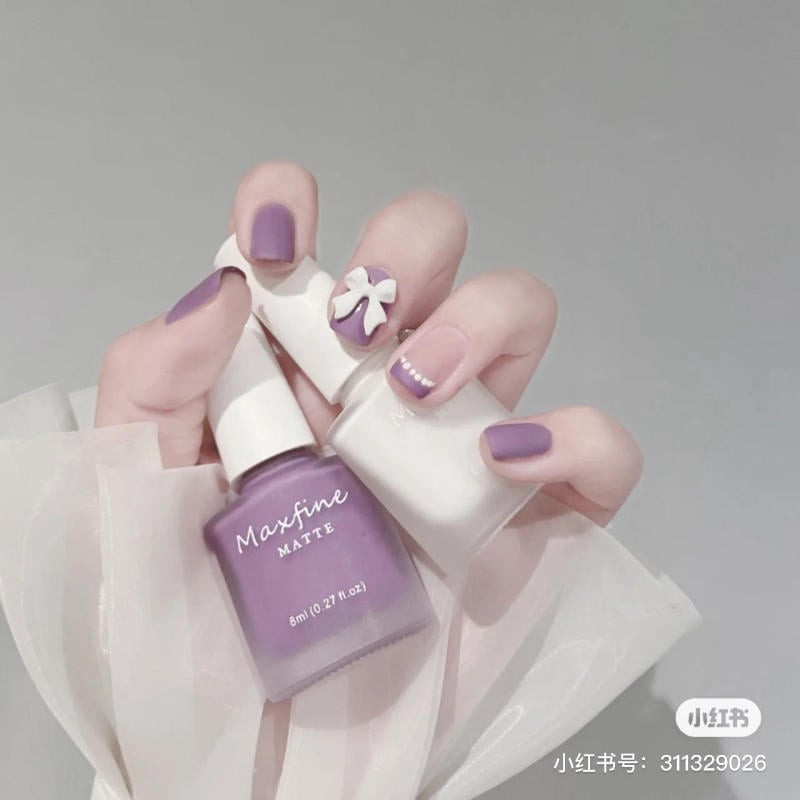 Mẫu móng tay chơi Tết ngắn thanh lịch