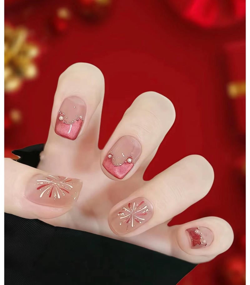 Mẫu móng tay chơi Tết với họa tiết hoa mai