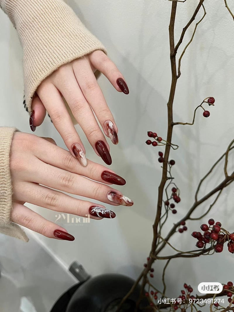 Mẫu móng tay đẹp dài màu đỏ quyền lực đầy thu hút