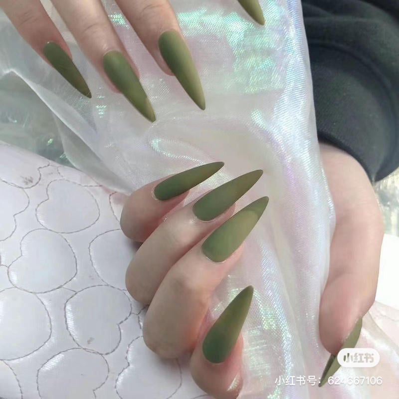 Mẫu móng tay đẹp dài màu sơn lì cuốn hút