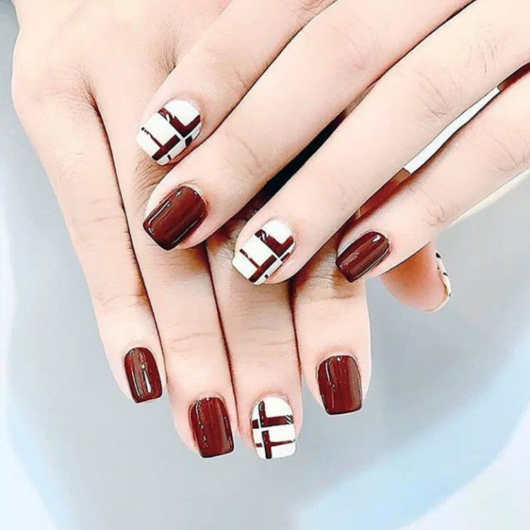 Mẫu móng tay đỏ đất trẻ trung, sơn bóng