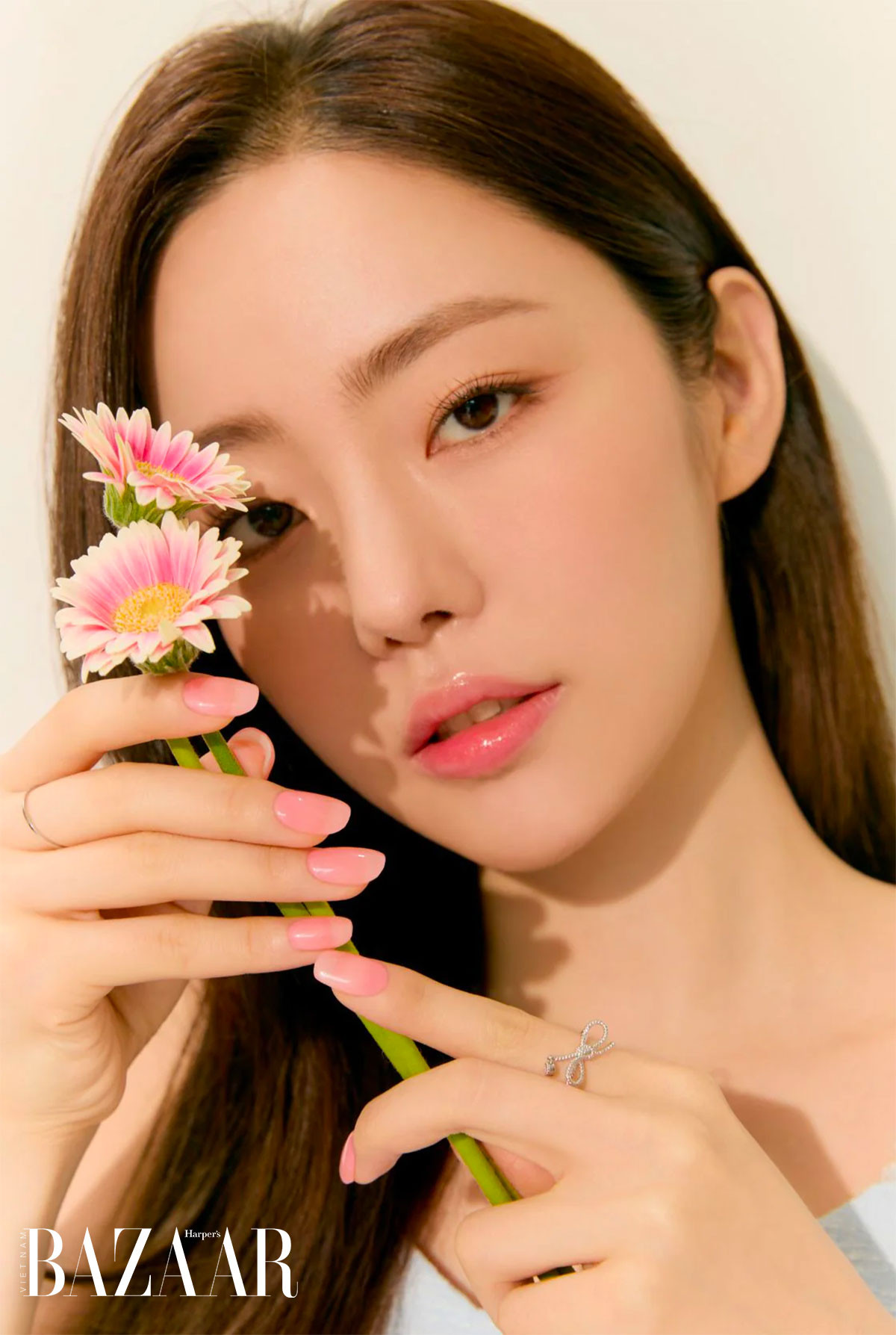 Mẫu móng tay gel art đẹp mắt, thể hiện sự đa dạng và sáng tạo trong nghệ thuật làm móng gel.