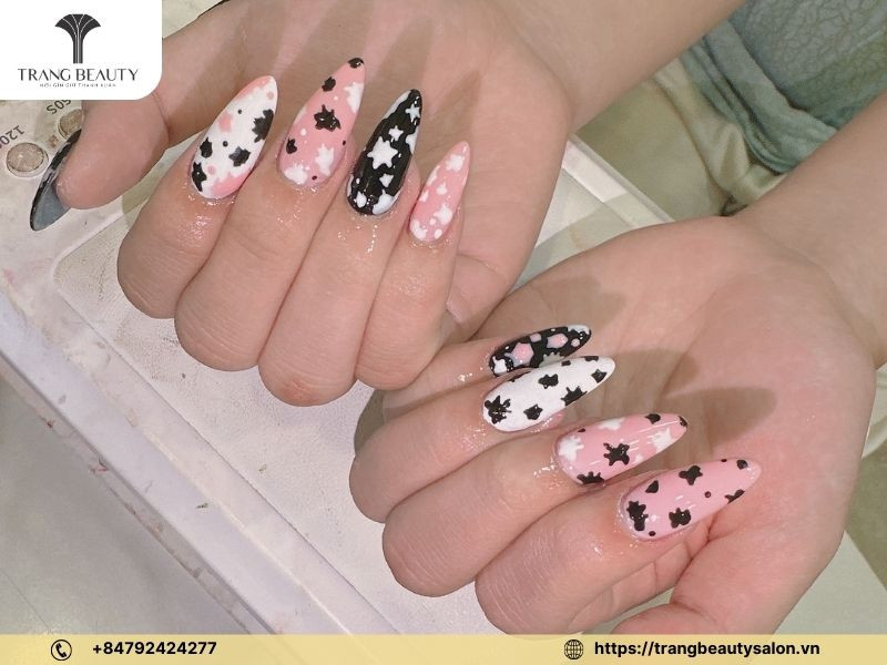 Mẫu móng tay gel đẹp họa tiết bò sữa độc đáo