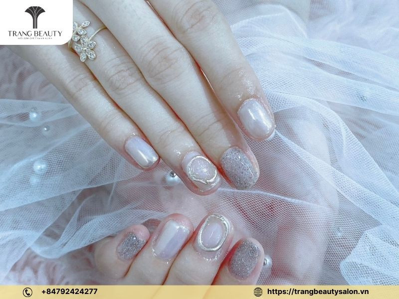 Mẫu móng tay gel đẹp phủ nhũ sang chảnh