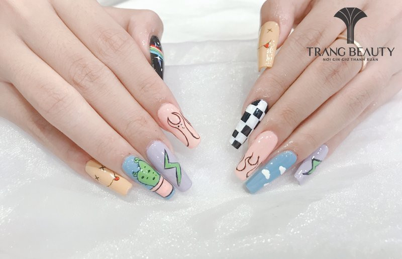 Mẫu móng tay Hàn Quốc dáng ballet với nền nude và đường viền trắng tinh tế, tạo hiệu ứng móng tay thon dài.