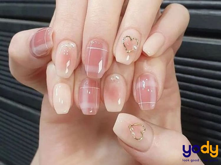 Mẫu móng tay màu hồng đất mix màu trắng hiện đại, ấn tượng