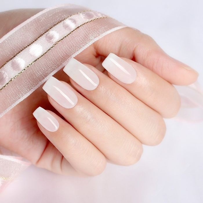 Mẫu móng tay màu trắng phong cách Hàn Quốc đơn giản tinh tế