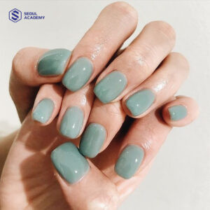 Mẫu móng tay màu xanh ngọc basic