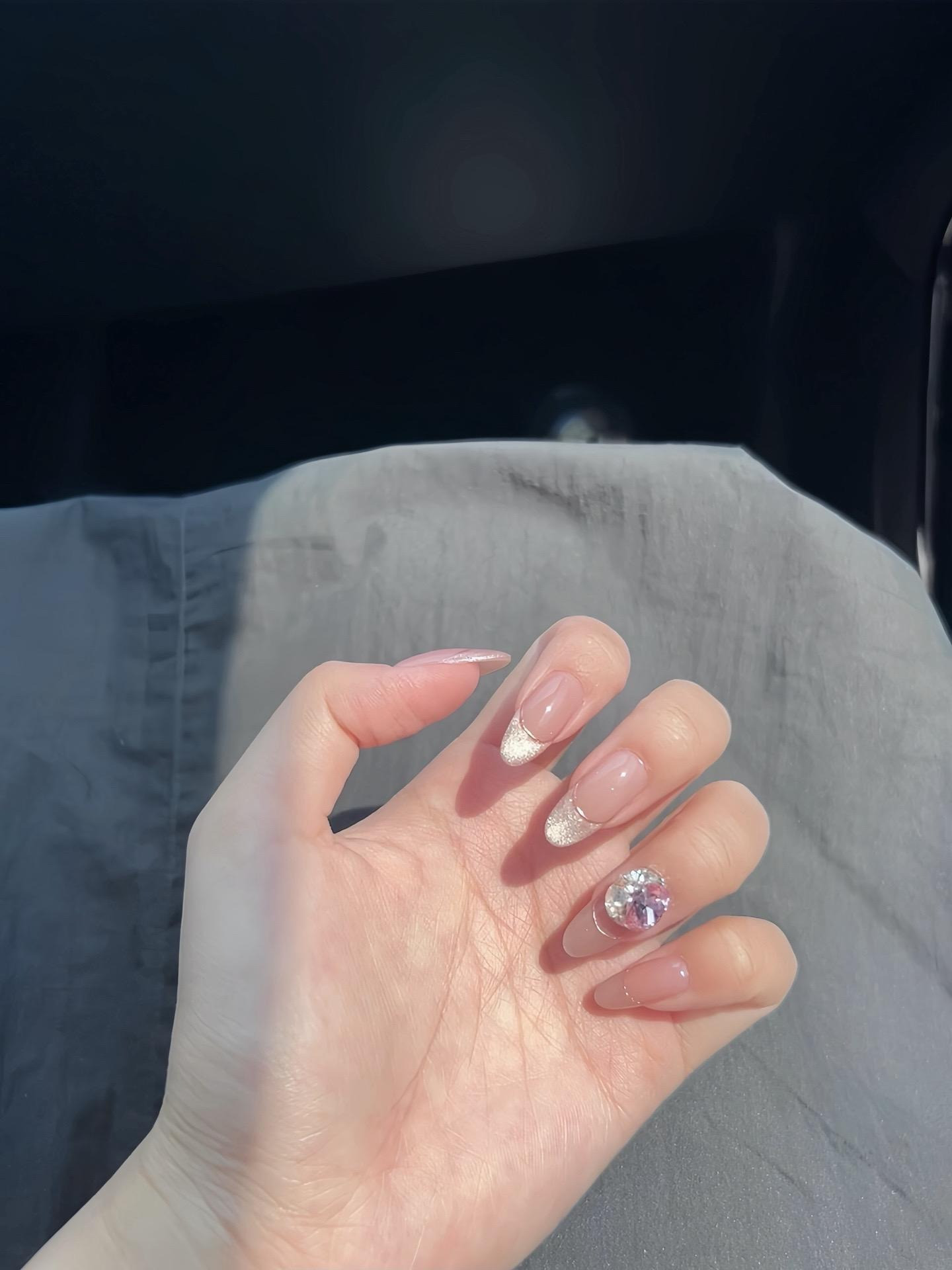 Mẫu Móng Tay Thạch Đẹp: Bí Quyết Cho Vẻ Ngoài Trong Trẻo Mẫu móng tay thạch đẹp hiệu ứng mắt mèo độc đáo