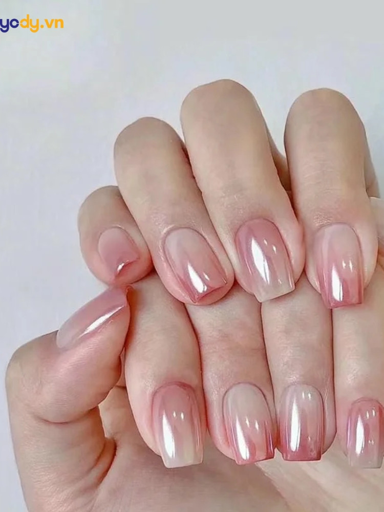Mẫu móng tay tráng gương ngọc trai hiệu ứng ombre chuyển màu độc đáo, sành điệu