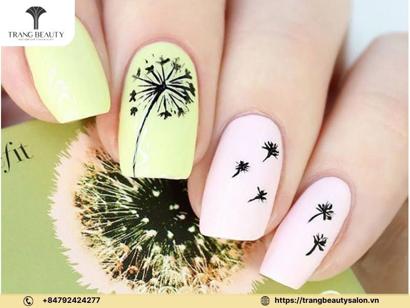 Mẫu móng tay vẽ hoa đẹp bồ công anh trắng bay lượn trên nền xanh pastel
