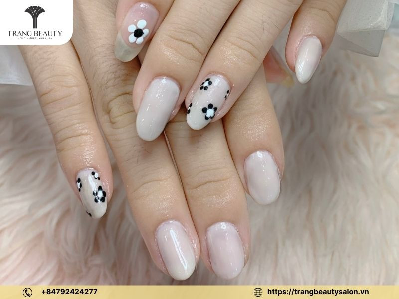 Mẫu móng tay vẽ hoa đẹp sơn gel với hoa cúc họa mi chân thực