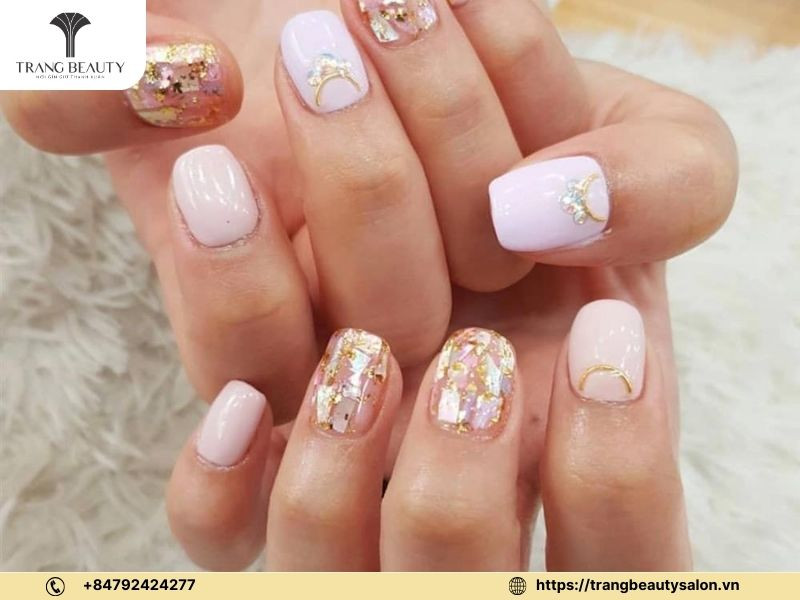 Mẫu móng tay xà cừ đa sắc màu