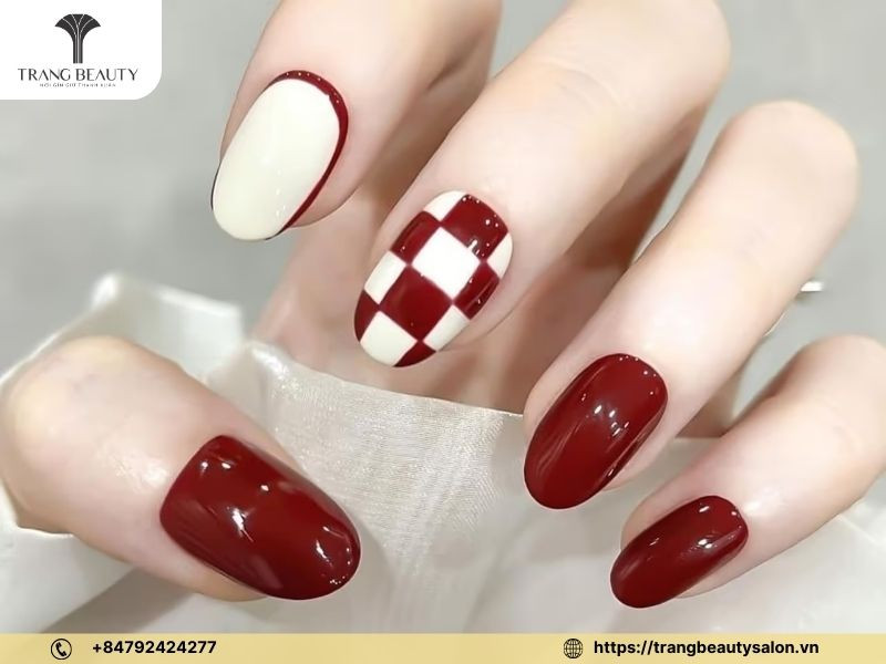 Mẫu móng tay xà cừ đỏ sang trọng
