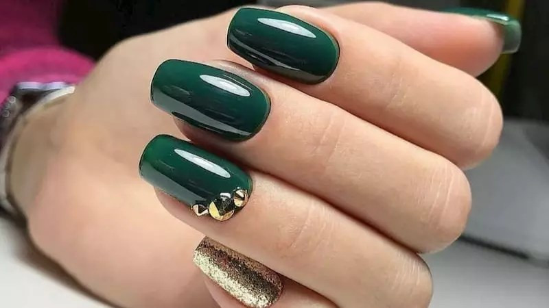 mẫu móng tay xanh lục tươi trẻ