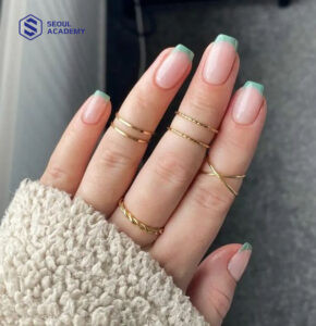Mẫu móng tay xanh ngọc french