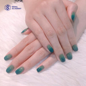 Mẫu móng tay xanh ngọc ombre đơn giản