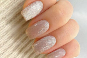 Mẫu nail ánh kim đơn giản nhưng sang trọng